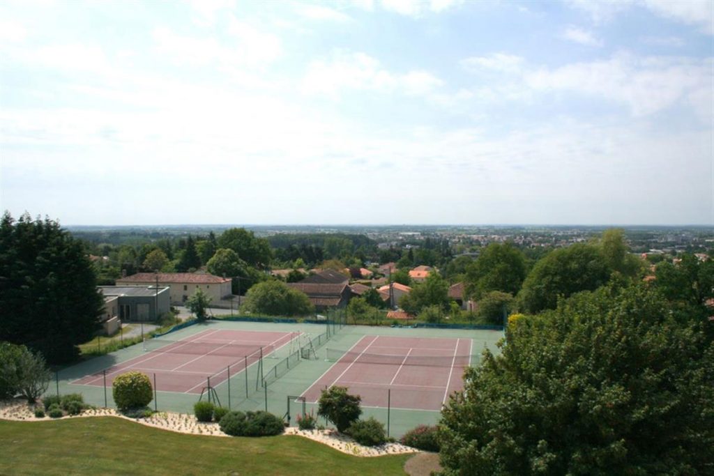 hotel court tennis vendee