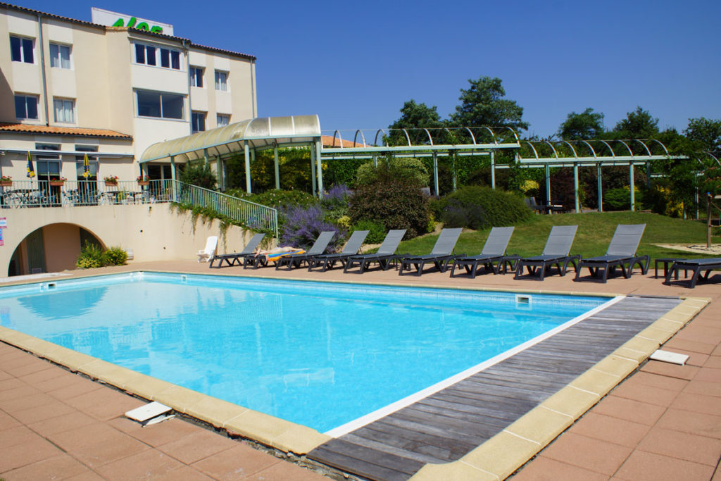 Profitez de notre piscine chauffée aux Herbiers