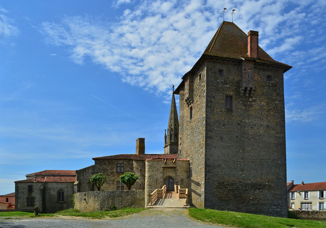 Le château d'Ardelay, salle d'exposition en Vendée